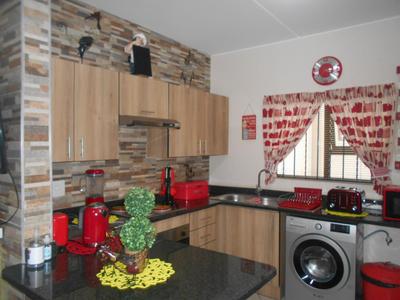 Townhouse For Rent in Goedeburg, Benoni
