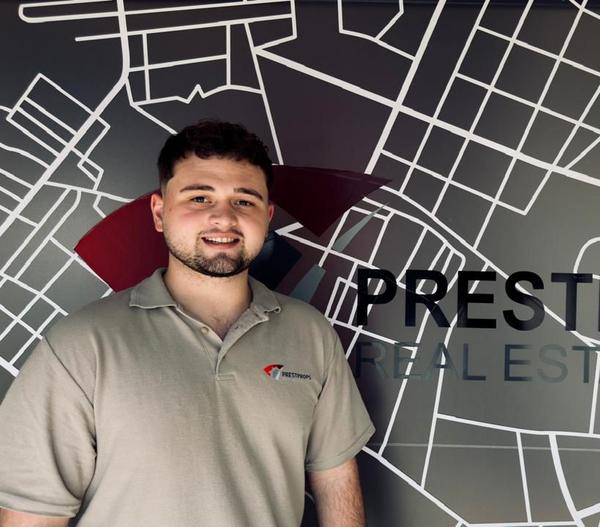 Jayden Nel, estate agent