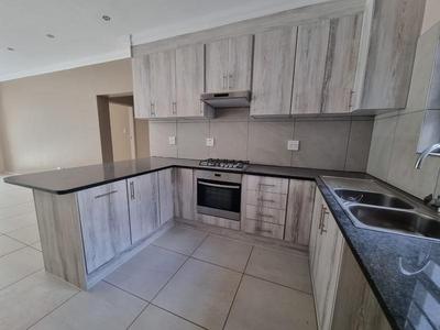 Townhouse For Rent in Rynfield, Benoni