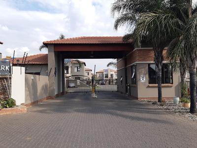 Townhouse For Rent in Brentwood Park, Benoni